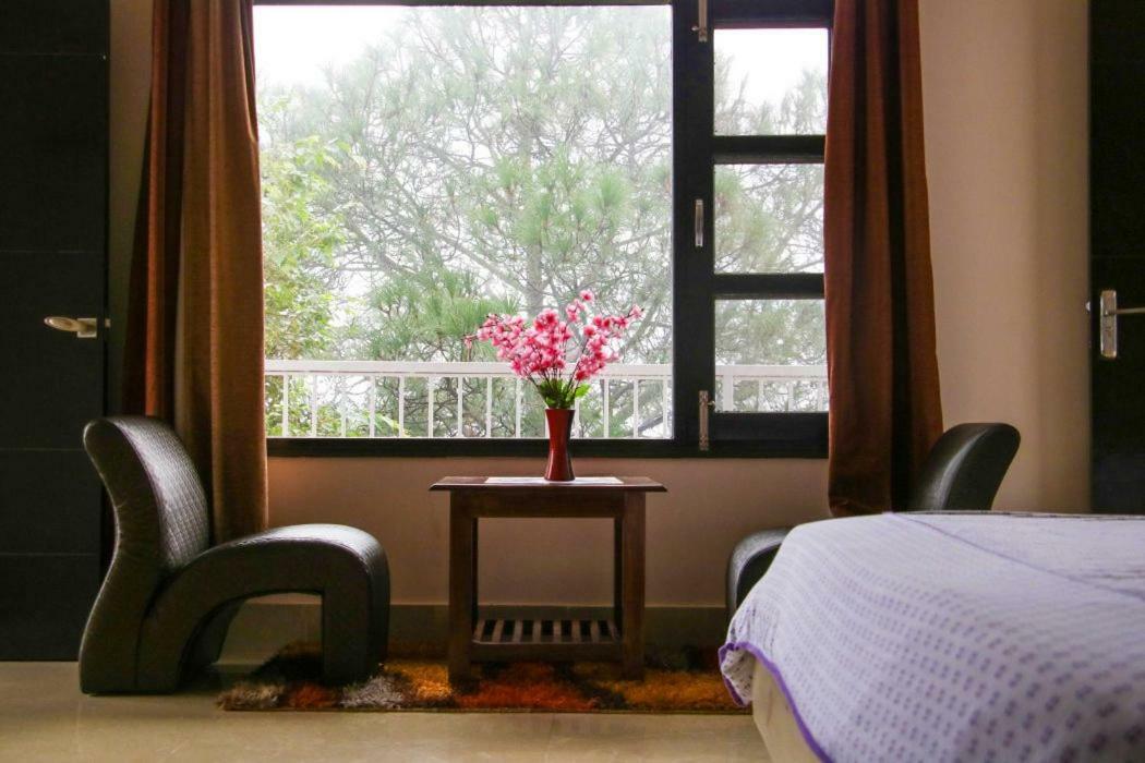 Terrace Retreat Bed & Breakfast กัสซอลี ภายนอก รูปภาพ