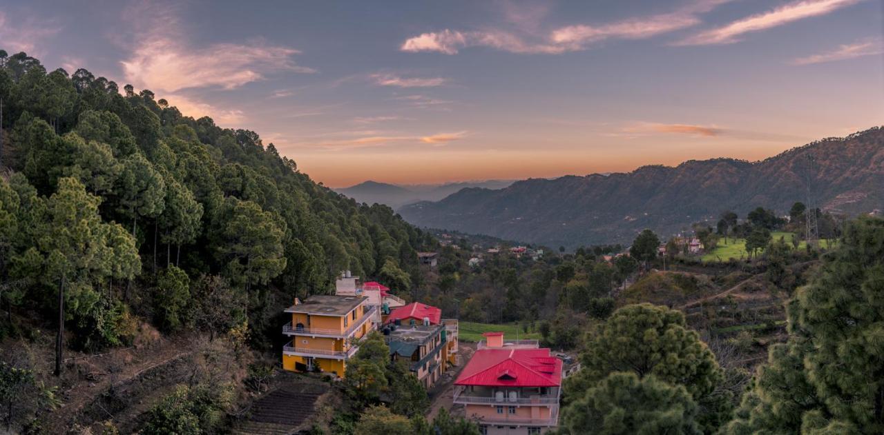 Terrace Retreat Bed & Breakfast กัสซอลี ภายนอก รูปภาพ